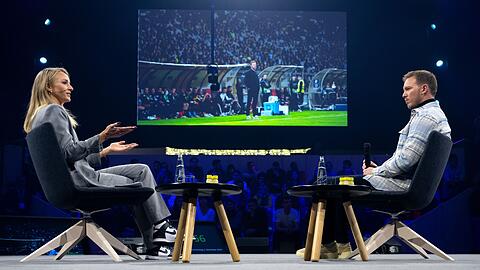 Bundestrainer Julian Nagelsmann auf der Sportmesse Ispo im Gespräch mit Moderatorin Katharina Kleinfeldt. Bundestrainer Julian Nagelsmann auf der Sportmesse Ispo im Gespräch mit Moderatorin Katharina Kleinfeldt.