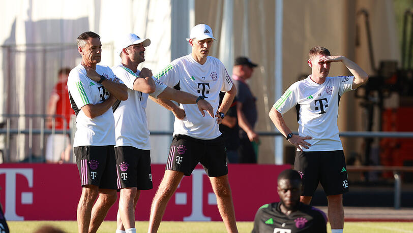 Will in Faro zusammen mit seinem Trainerteam unter anderem den Teamgeist seiner Mannschaft stärken: Chefcoach Thomas Tuchel (mitte). Will in Faro zusammen mit seinem Trainerteam unter anderem den Teamgeist seiner Mannschaft stärken: Chefcoach Thomas Tuchel (mitte).
