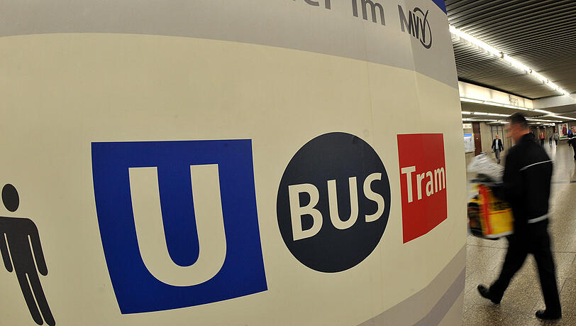 München, die Landkreise und der Freistaat haben am Freitag endlich die neuen MVV-Strukturen und -Tarife geklärt, die ab dem nächsten Sommer gelten werden. München, die Landkreise und der Freistaat haben am Freitag endlich die neuen MVV-Strukturen und -Tarife geklärt, die ab dem nächsten Sommer gelten werden.