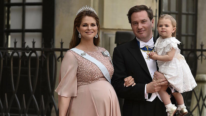 Madeleine mit Babybauch, Chris O'Neill und Töchterchen Leonore am Samstag bei der royalen Hochzeit Madeleine mit Babybauch, Chris O'Neill und Töchterchen Leonore am Samstag bei der royalen Hochzeit