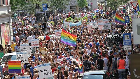 Am Rande des Christopher Street Day warnt Robert Andreasch vor wachsender Homophobie. Am Rande des Christopher Street Day warnt Robert Andreasch vor wachsender Homophobie.