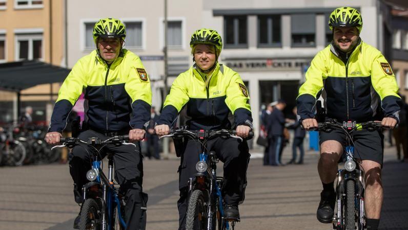 Polizisten testen neue Rad-Uniformen. Foto: Daniel Karmann/Archivbild Polizisten testen neue Rad-Uniformen. Foto: Daniel Karmann/Archivbild