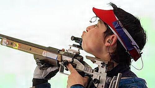Wenigstens holte sie noch Mannschafts-Gold: Die Münchner Luftgewehr-Schützin Sonja Pfeilschifter. Wenigstens holte sie noch Mannschafts-Gold: Die Münchner Luftgewehr-Schützin Sonja Pfeilschifter.