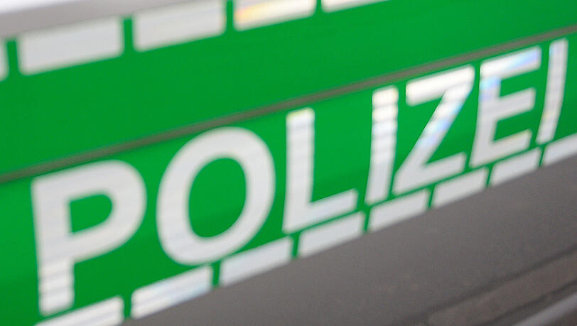 Großer Sachschaden und Parolen an den Wänden - Polizei und Staatsschutz ermitteln. (Symbolfoto) Großer Sachschaden und Parolen an den Wänden - Polizei und Staatsschutz ermitteln. (Symbolfoto)