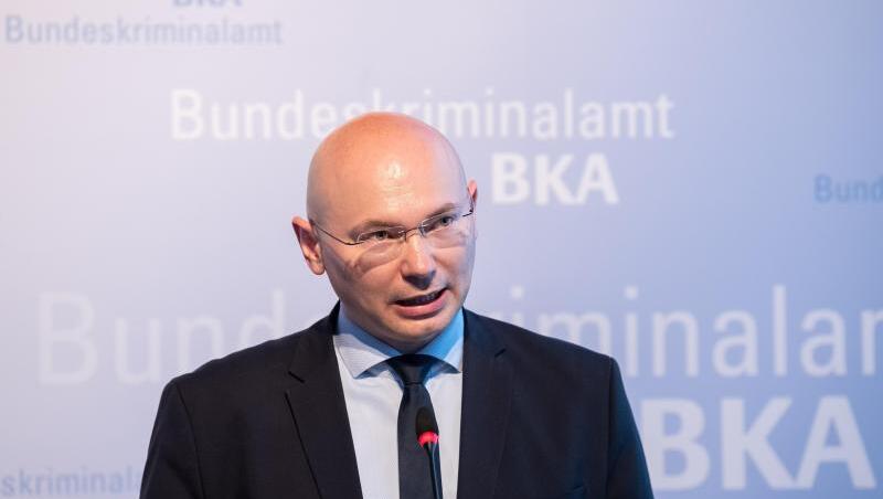 Georg Ungefuk, Pressesprecher der Zentralstelle zur Bekämpfung der Internetkriminalität der Staatsanwaltschaft Frankfurt. Foto: Silas Stein Georg Ungefuk, Pressesprecher der Zentralstelle zur Bekämpfung der Internetkriminalität der Staatsanwaltschaft Frankfurt. Foto: Silas Stein