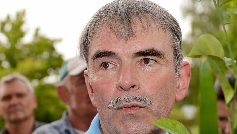 Gustl Mollath verlässt am Dienstag Abend das Bezirkskrankenhaus in Bayreuth. Die Bilder Gustl Mollath verlässt am Dienstag Abend das Bezirkskrankenhaus in Bayreuth. Die Bilder