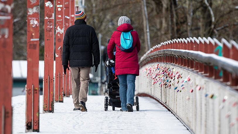 Nicht rennen, nicht hudeln: Mit kleinen Schritten kommt man verlässlich ans Ziel. Das gilt auch – und erst recht – für (große) Vorsätze. Nicht rennen, nicht hudeln: Mit kleinen Schritten kommt man verlässlich ans Ziel. Das gilt auch – und erst recht – für (große) Vorsätze.