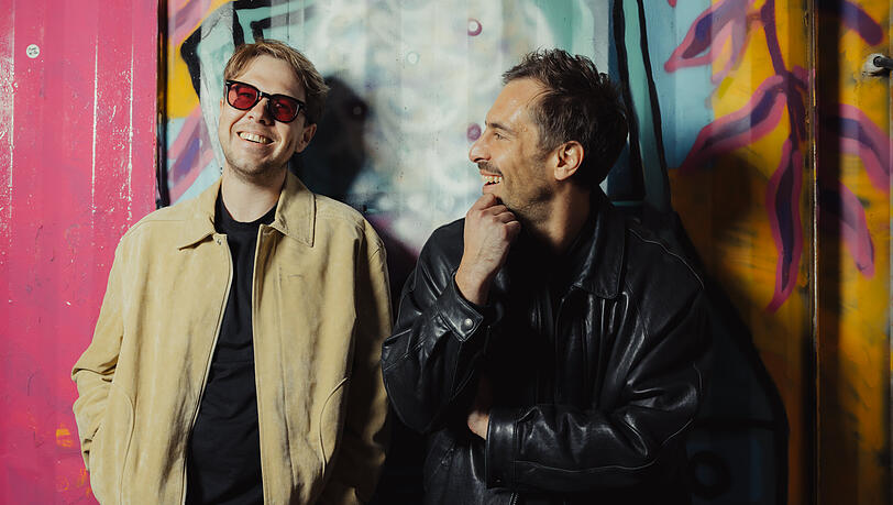 Im Song "Grossstadt" vom Oimara und Max Giesinger trifft Bairisch auf Hochdeutsch sowie Dorf auf Großstadt. Im Song "Grossstadt" vom Oimara und Max Giesinger trifft Bairisch auf Hochdeutsch sowie Dorf auf Großstadt.