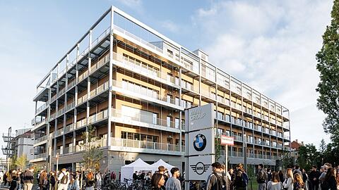 Der Talent Campus ist BMWs neues Zentrum für Aus- und Weiterbildung - direkt auf dem Werksgelände. Der Talent Campus ist BMWs neues Zentrum für Aus- und Weiterbildung - direkt auf dem Werksgelände.