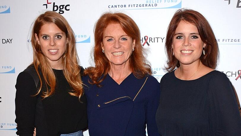 Inniges Verhältnis: Beatrice (l.) und Eugenie (r.) sind der ganze Stolz von Sarah Ferguson, die von 1986 bis 1996 mit Prinz Andrew verheiratet war. Inniges Verhältnis: Beatrice (l.) und Eugenie (r.) sind der ganze Stolz von Sarah Ferguson, die von 1986 bis 1996 mit Prinz Andrew verheiratet war.