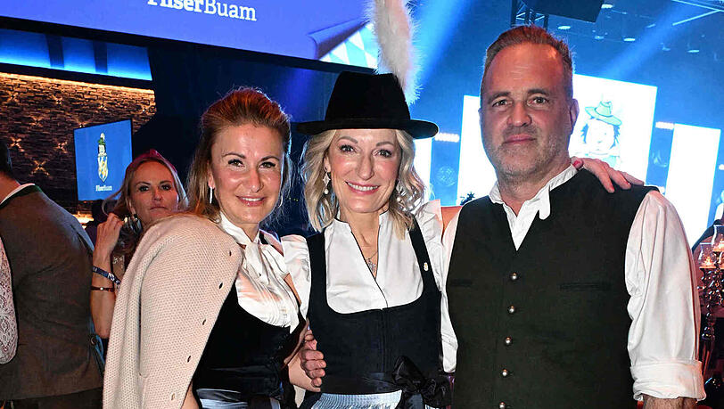 Gastro-Paar Maria und Florian Lechner mit Monika Gruber. Gastro-Paar Maria und Florian Lechner mit Monika Gruber.