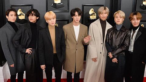 BTS belegen erneut die Spitzenposition in den Album-Charts. BTS belegen erneut die Spitzenposition in den Album-Charts.