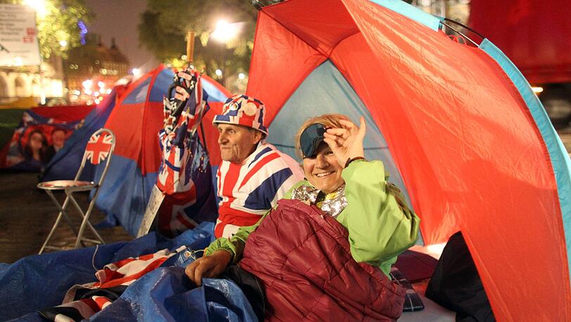Diese Briten campieren vor der Westminster Abbey in London. Diese Briten campieren vor der Westminster Abbey in London.