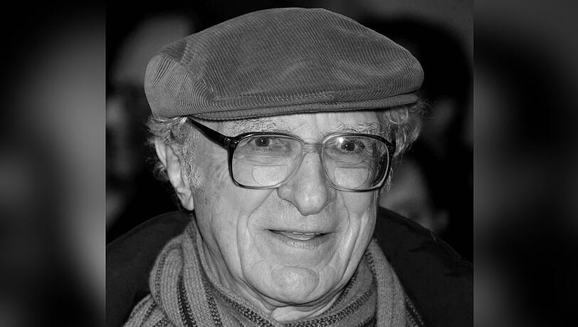 Am 30. April wurde er 99 Jahre alt. Nun ist Sheldon Harnick in seiner New Yorker Wohnung verstorben. Am 30. April wurde er 99 Jahre alt. Nun ist Sheldon Harnick in seiner New Yorker Wohnung verstorben.