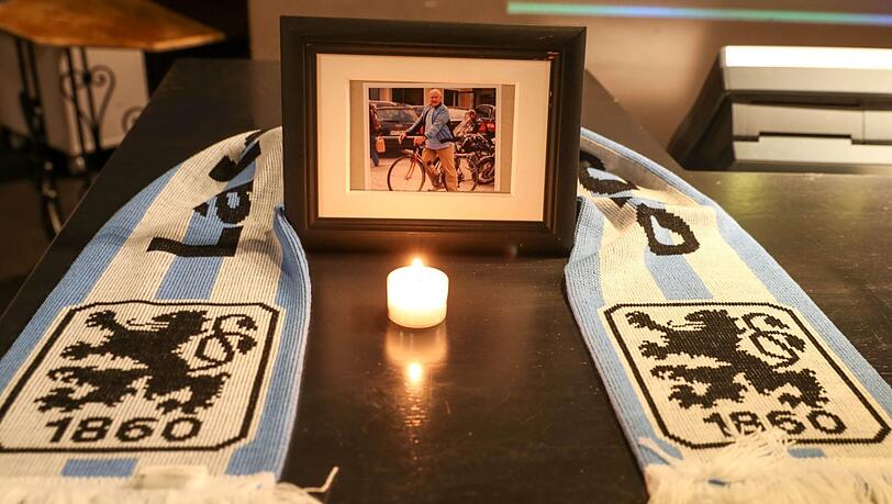 Beim Fanabend gedachte man auch des verstorbenen Kult-Fan Hermann "Charly" Heck. Beim Fanabend gedachte man auch des verstorbenen Kult-Fan Hermann "Charly" Heck.