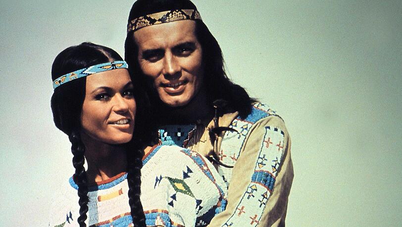 Marie Versini und Pierre Brice Characters: Als Nscho-Tschi und Winnetou wurden sie berühmt. Marie Versini und Pierre Brice Characters: Als Nscho-Tschi und Winnetou wurden sie berühmt.