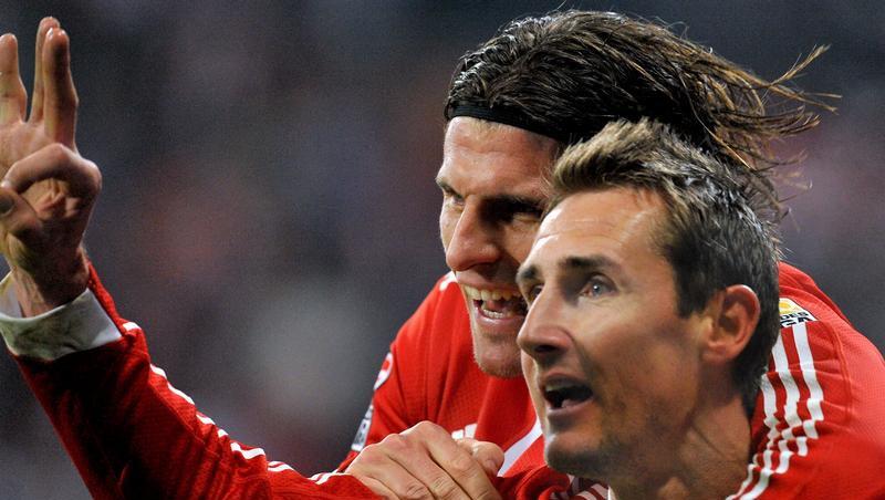 Miroslav Klose jubelt gemeinsam mit Mario Gomez Miroslav Klose jubelt gemeinsam mit Mario Gomez