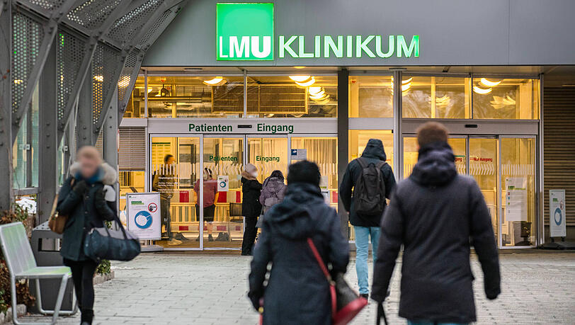 Noch während der Suchaktion stellte sich heraus, dass sich der Unfallfahrer in die Notaufnahme des Klinikums Großhadern begeben hatte. (Archivbild) Noch während der Suchaktion stellte sich heraus, dass sich der Unfallfahrer in die Notaufnahme des Klinikums Großhadern begeben hatte. (Archivbild)