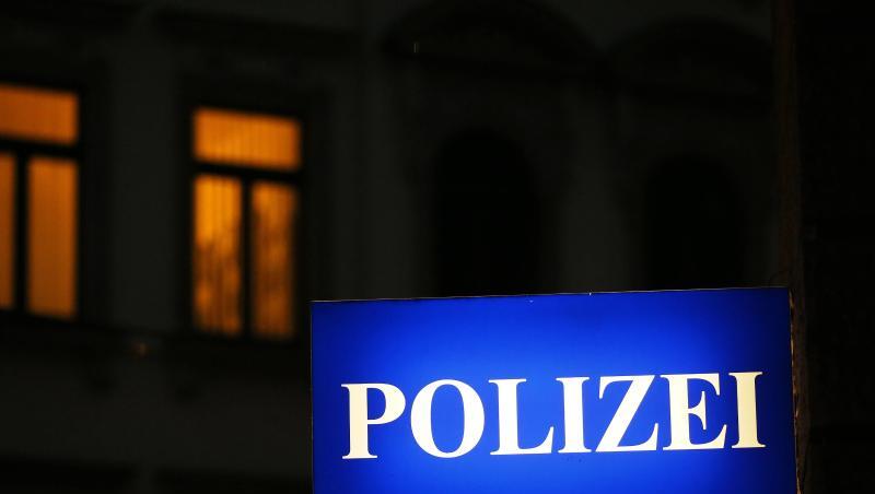 Ein Schild "Polizei" ist zu sehen. Foto: Jan Woitas/Archiv Ein Schild "Polizei" ist zu sehen. Foto: Jan Woitas/Archiv