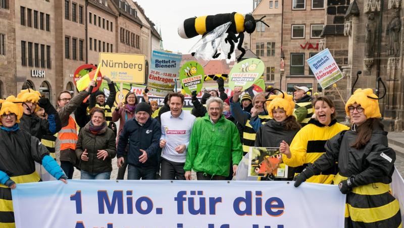 Agnes Becker (ÖDP, M,l-r), Norbert Schäffer (LBV), Ludwig Hartmann (Bündnis 90/Die Grünen) und Richard Mergner (Bund Naturschutz). Foto: Toni Mader/Volksbegehren Artenvielfalt Agnes Becker (ÖDP, M,l-r), Norbert Schäffer (LBV), Ludwig Hartmann (Bündnis 90/Die Grünen) und Richard Mergner (Bund Naturschutz). Foto: Toni Mader/Volksbegehren Artenvielfalt