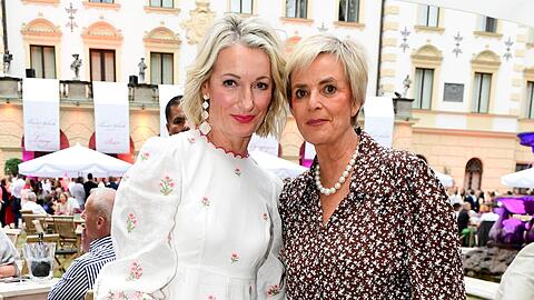 Monika Gruber und Gloria Fürstin von Thurn und Taxis feiern gemeinsam den Auftritt von Eros Ramazzotti in Regensburg Monika Gruber und Gloria Fürstin von Thurn und Taxis feiern gemeinsam den Auftritt von Eros Ramazzotti in Regensburg