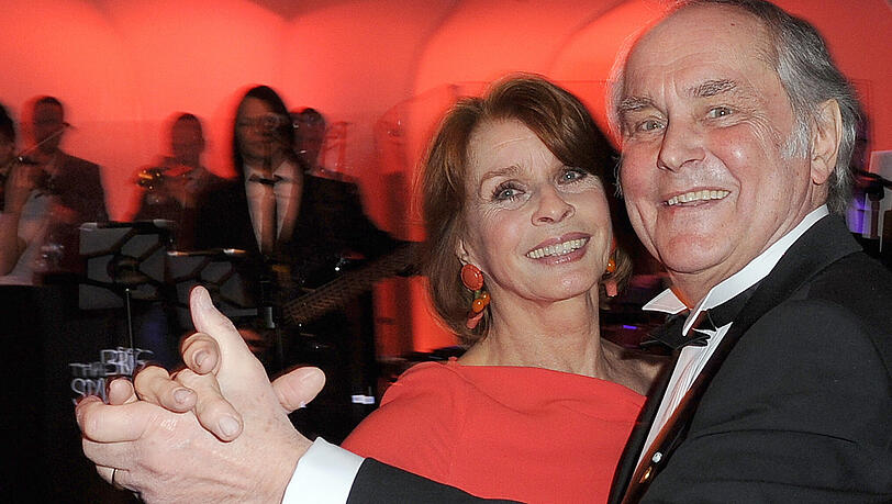 Senta Berger und Michael Verhoeven feiern 2013 beim 40. Deutschen Filmball im Bayerischen Hof. Das Paar lernte sich 1963 beieinem Filmdreh kennen. Senta Berger und Michael Verhoeven feiern 2013 beim 40. Deutschen Filmball im Bayerischen Hof. Das Paar lernte sich 1963 beieinem Filmdreh kennen.